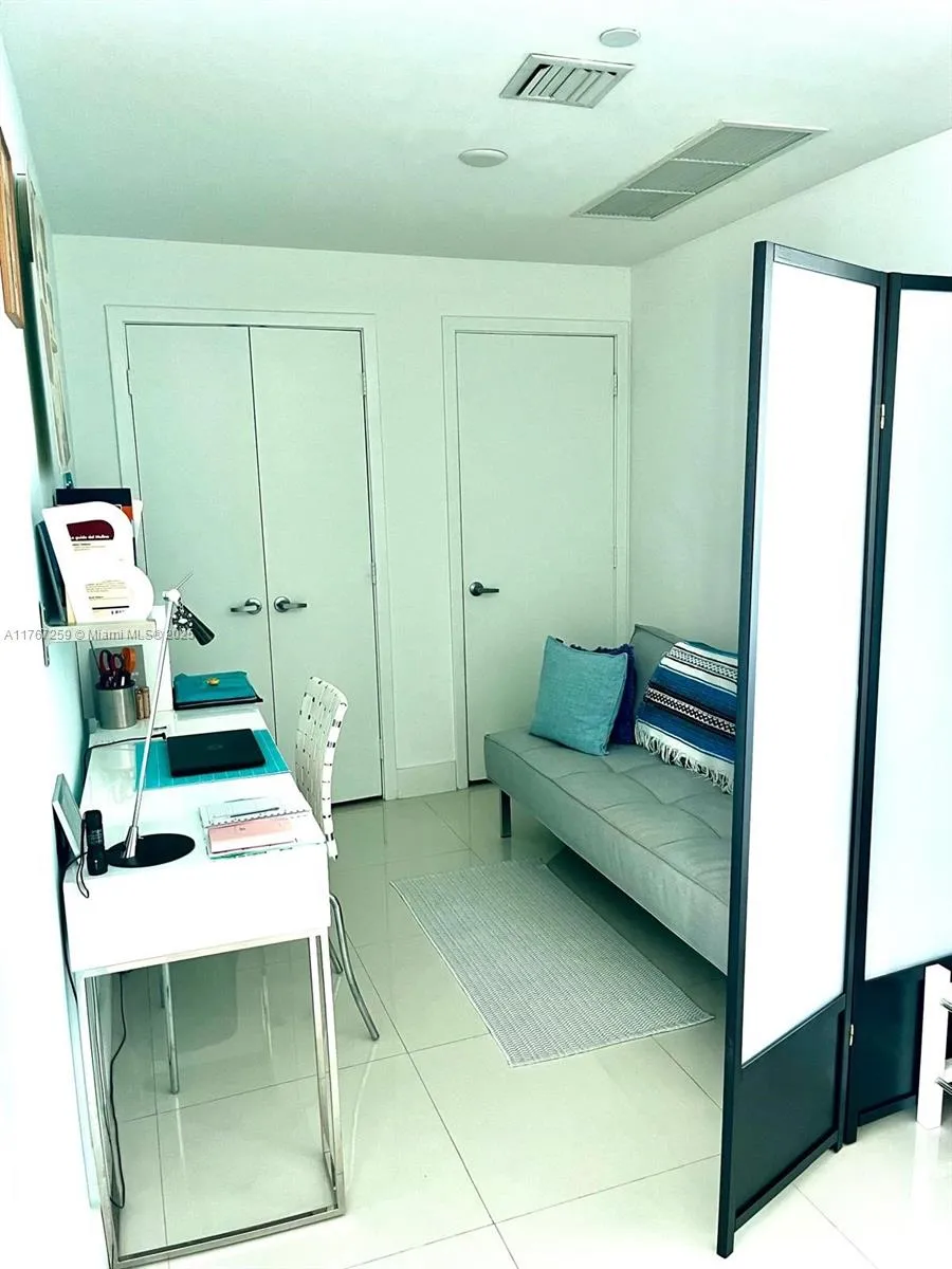 888 Biscayne Blvd #4306 Miami, FL 33132