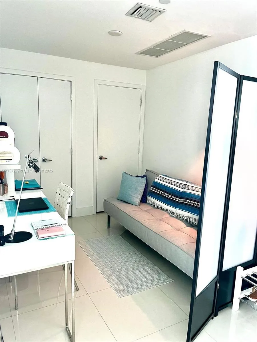 888 Biscayne Blvd #4306 Miami, FL 33132