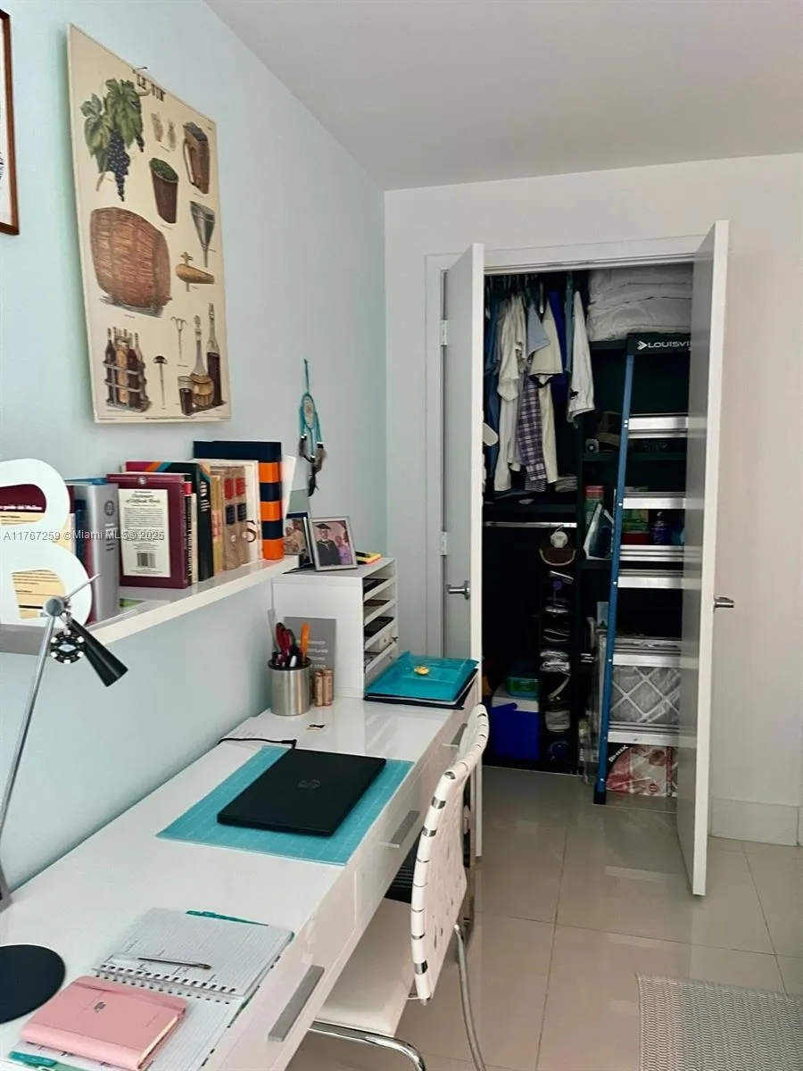 888 Biscayne Blvd #4306 Miami, FL 33132
