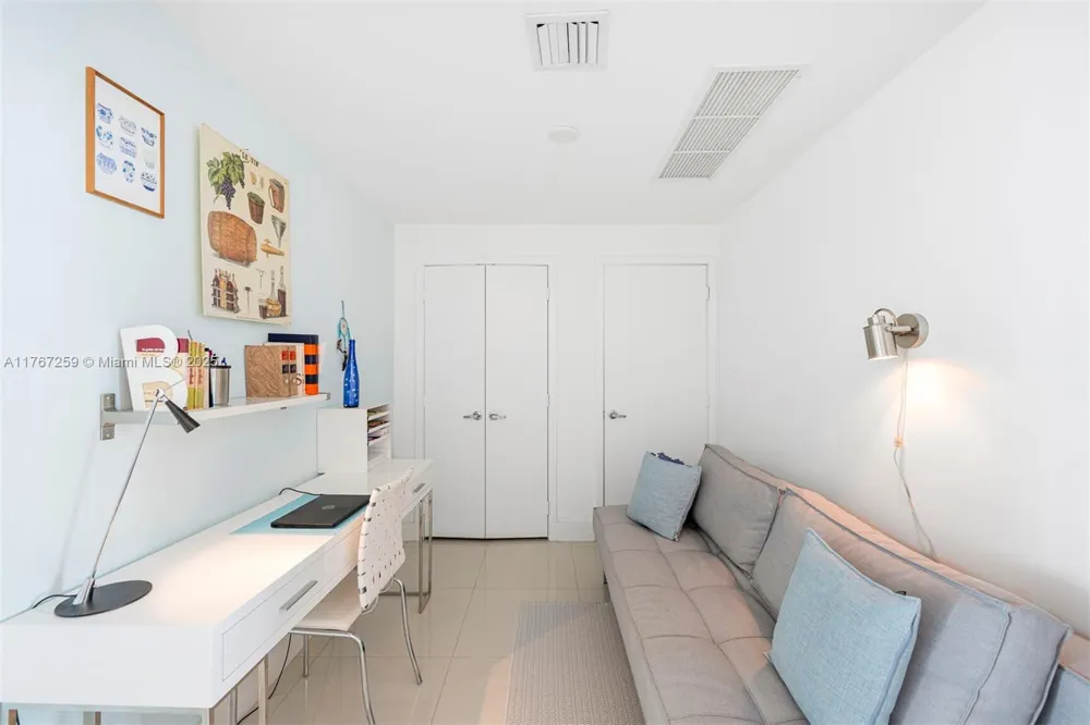 888 Biscayne Blvd #4306 Miami, FL 33132