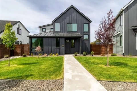 1021 SE Garrison Village Way