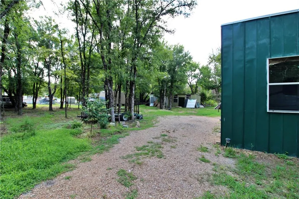 250 Lake Avenue Elm Mott, TX 76640