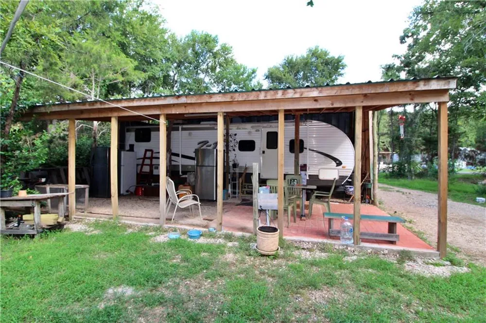 250 Lake Avenue Elm Mott, TX 76640