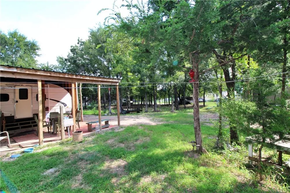 250 Lake Avenue Elm Mott, TX 76640