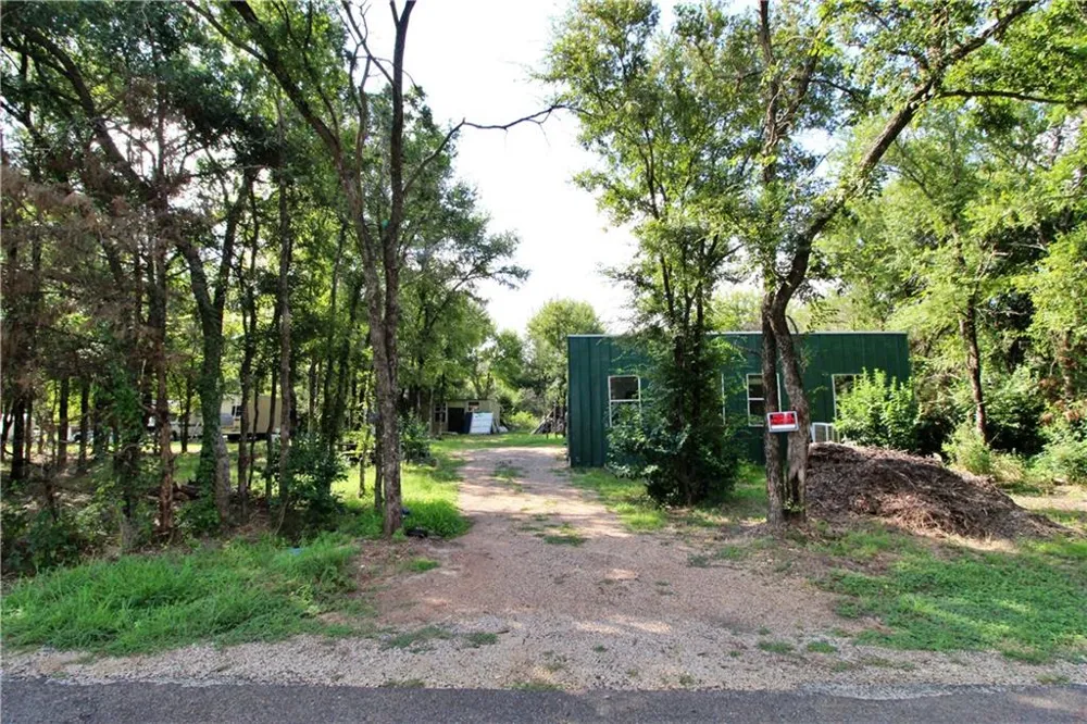 250 Lake Avenue Elm Mott, TX 76640