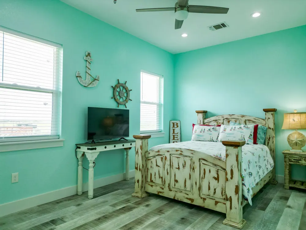 904 W Polk Avenue Port O Connor, TX 77982