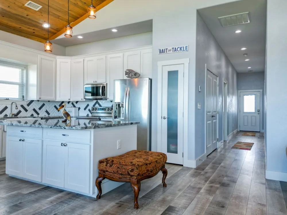 904 W Polk Avenue Port O Connor, TX 77982