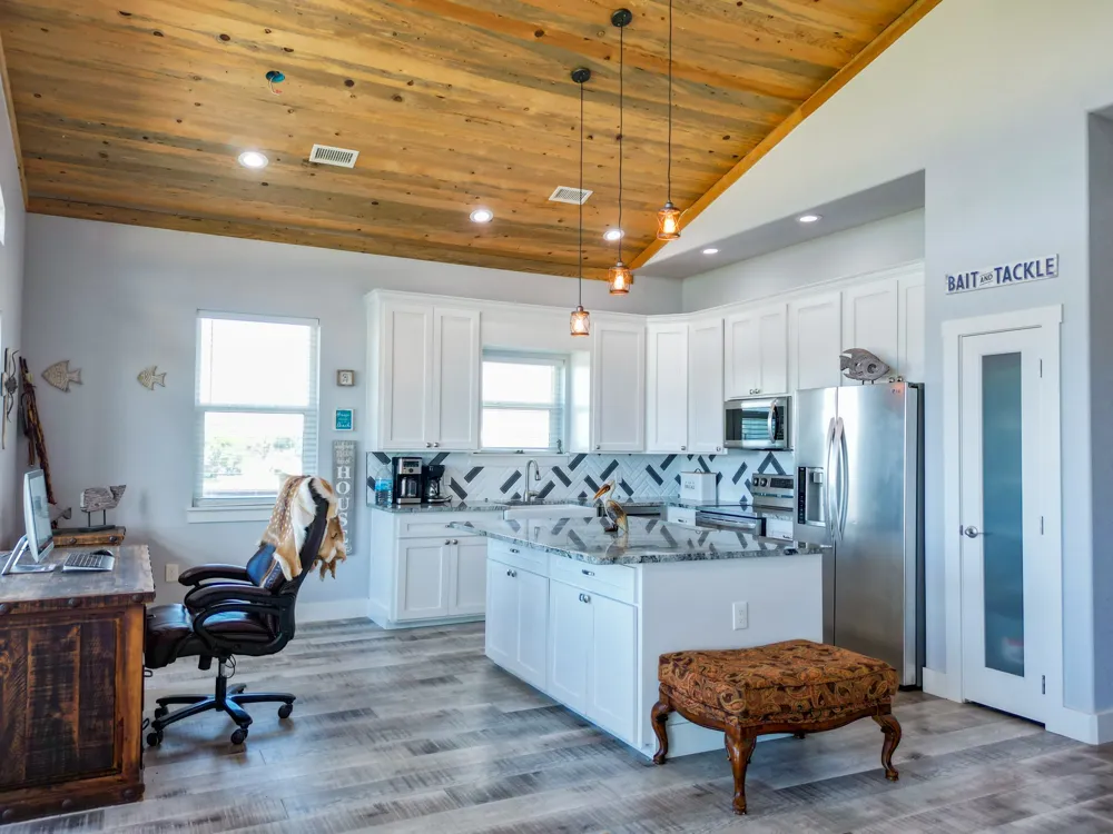 904 W Polk Avenue Port O Connor, TX 77982