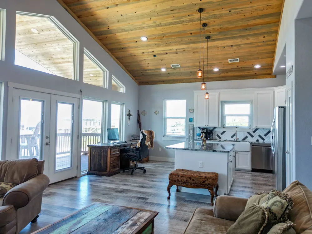 904 W Polk Avenue Port O Connor, TX 77982