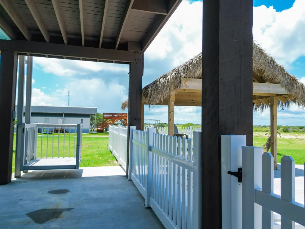 904 W Polk Avenue Port O Connor, TX 77982