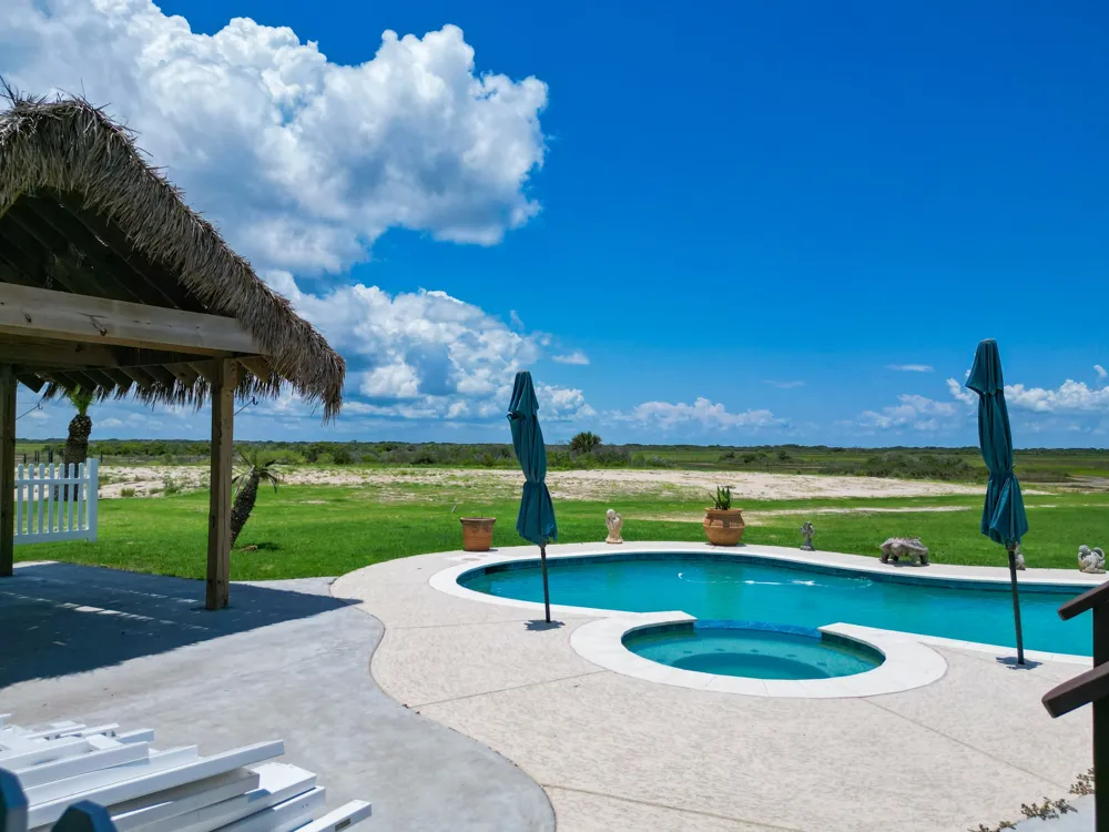 904 W Polk Avenue Port O Connor, TX 77982