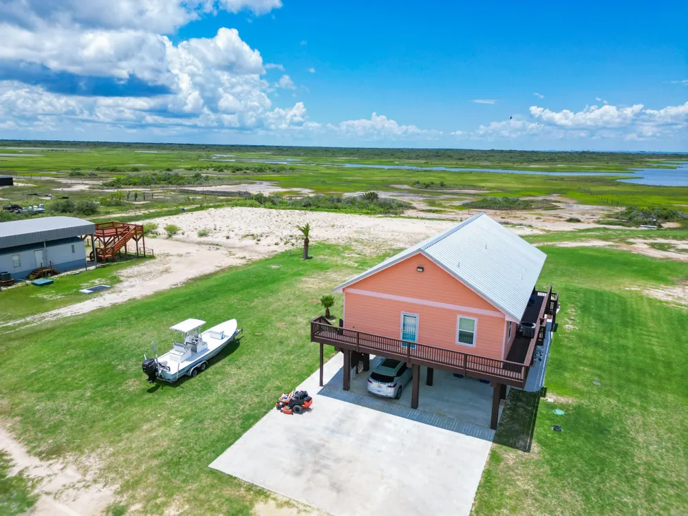 904 W Polk Avenue Port O Connor, TX 77982