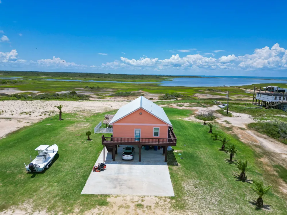 904 W Polk Avenue Port O Connor, TX 77982