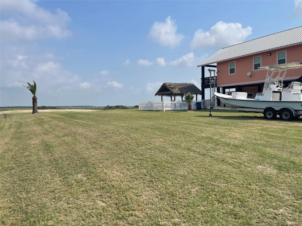 904 W Polk Avenue Port O Connor, TX 77982