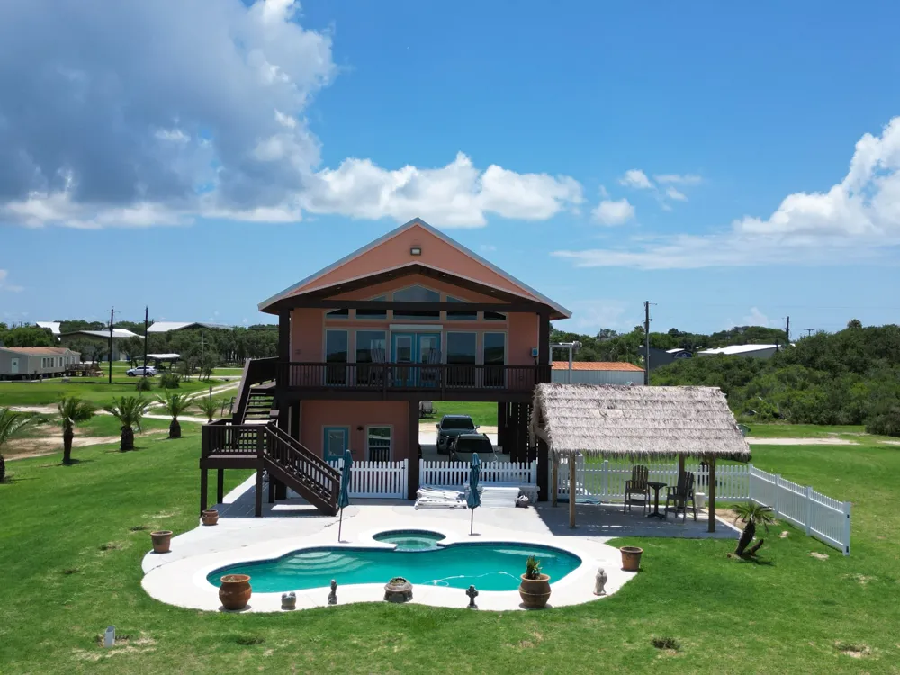 904 W Polk Avenue Port O Connor, TX 77982