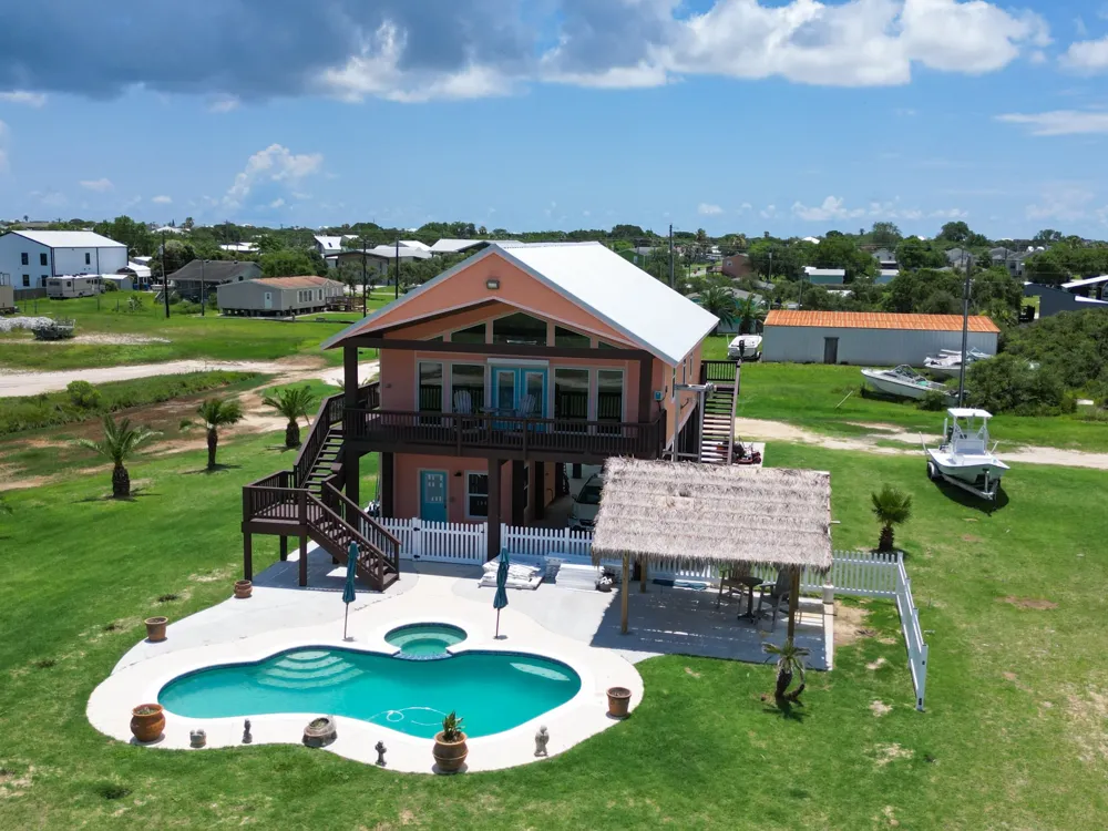 904 W Polk Avenue Port O Connor, TX 77982