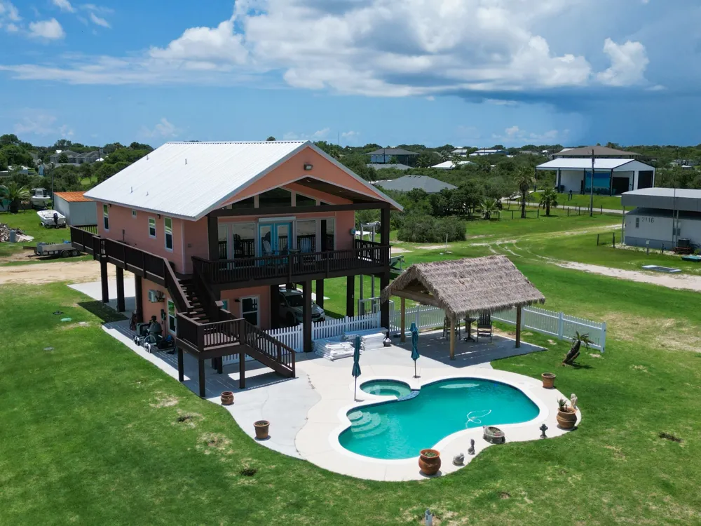 904 W Polk Avenue Port O Connor, TX 77982