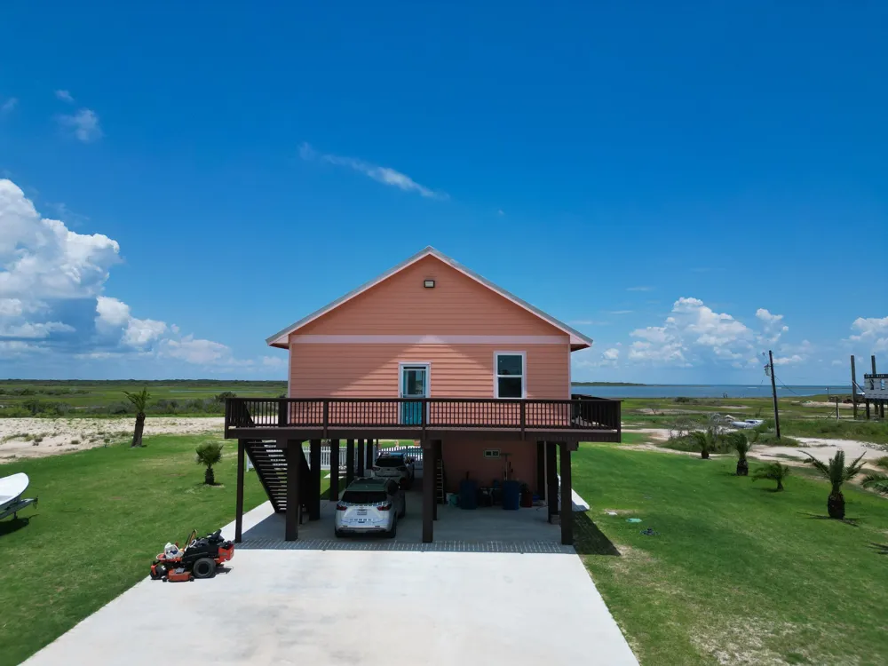 904 W Polk Avenue Port O Connor, TX 77982