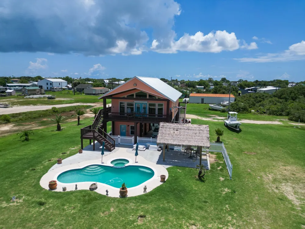 904 W Polk Avenue Port O Connor, TX 77982