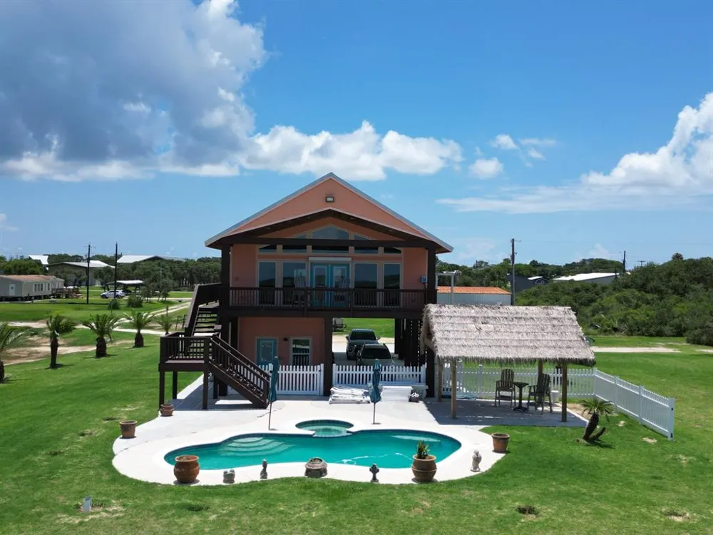 904 W Polk Avenue Port O Connor, TX 77982