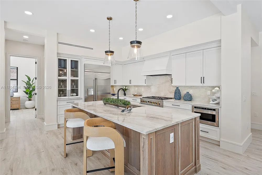 325 Fairway Tequesta, FL 33469