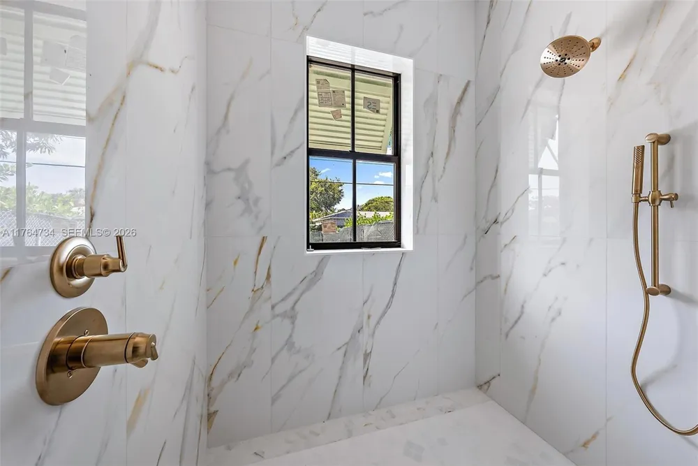 325 Fairway Tequesta, FL 33469