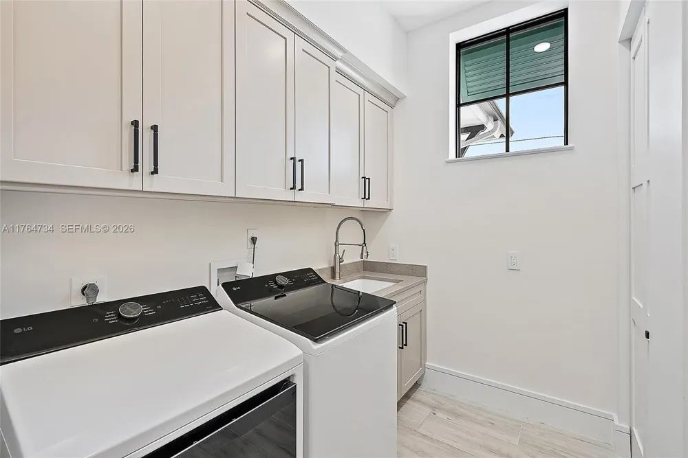 325 Fairway Tequesta, FL 33469