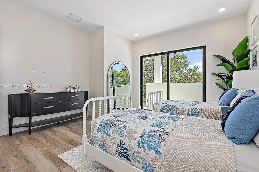 325 Fairway Tequesta, FL 33469