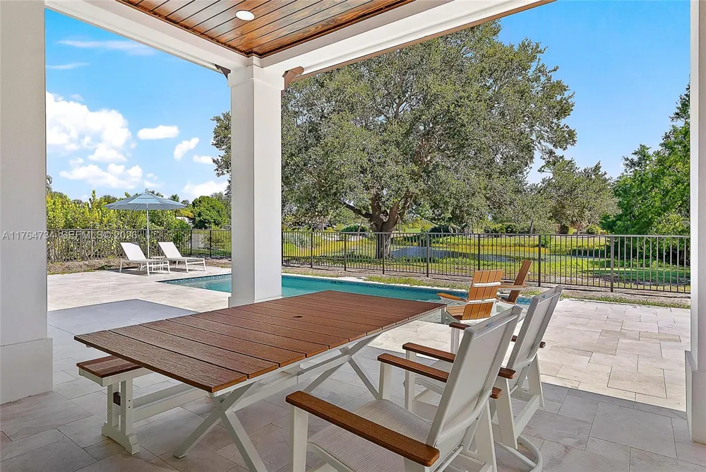 325 Fairway Tequesta, FL 33469