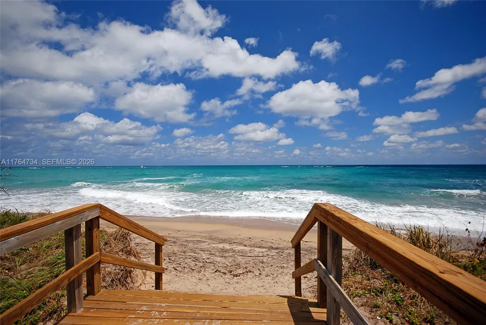 325 Fairway Tequesta, FL 33469