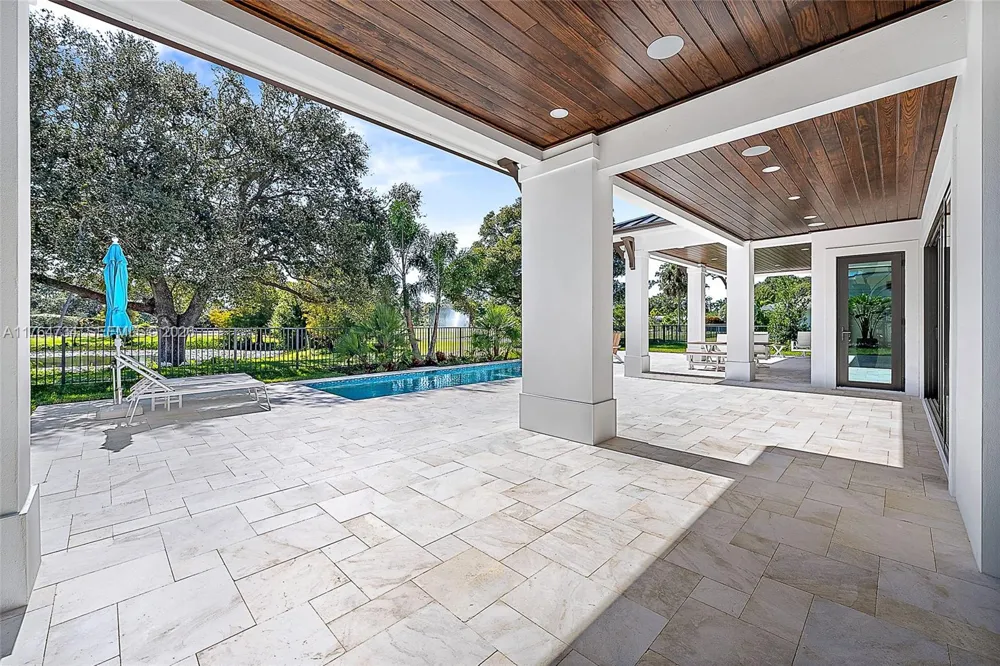 325 Fairway Tequesta, FL 33469