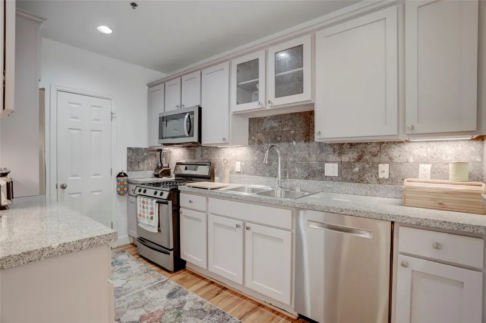 2520 Robinhood Street #1008 Houston, TX 77005