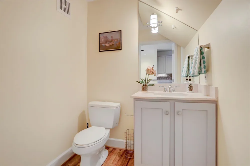 2520 Robinhood Street #1008 Houston, TX 77005