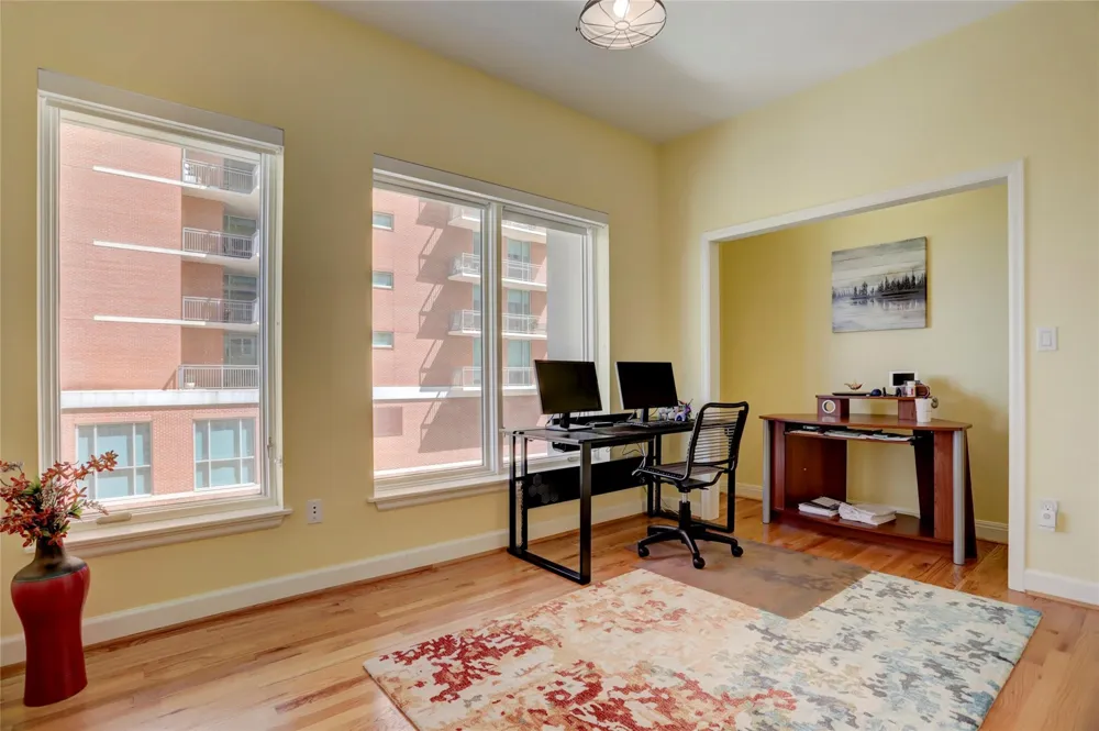 2520 Robinhood Street #1008 Houston, TX 77005