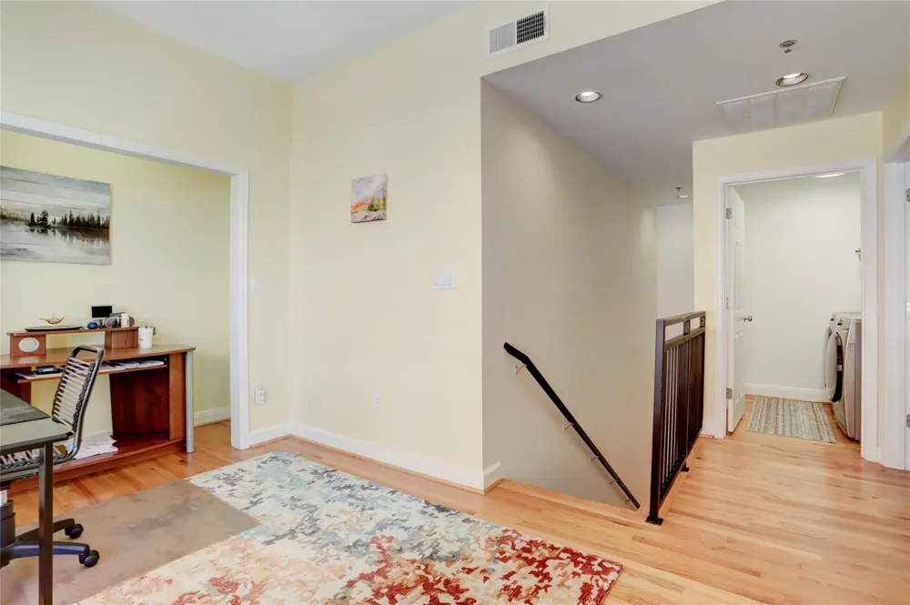 2520 Robinhood Street #1008 Houston, TX 77005