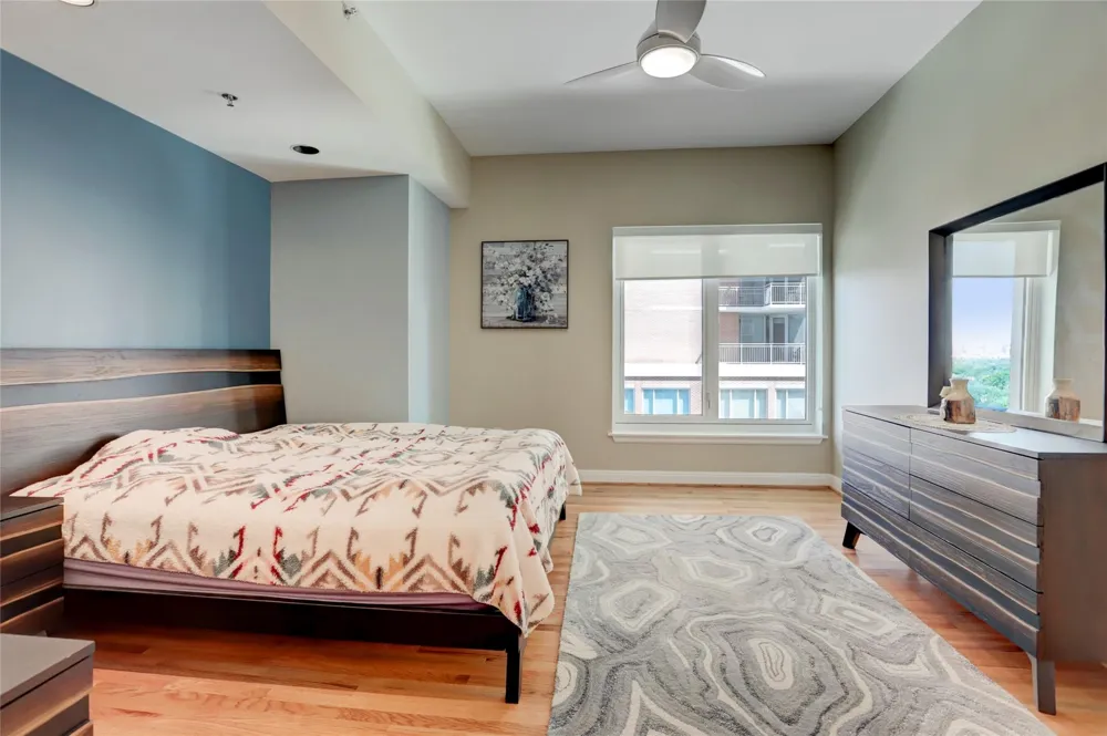 2520 Robinhood Street #1008 Houston, TX 77005