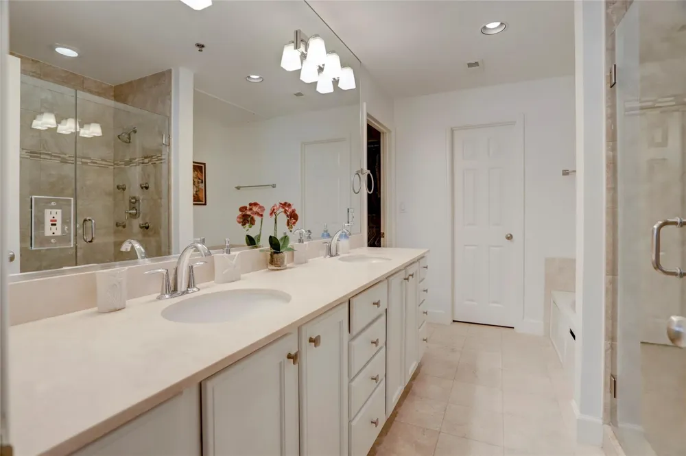 2520 Robinhood Street #1008 Houston, TX 77005