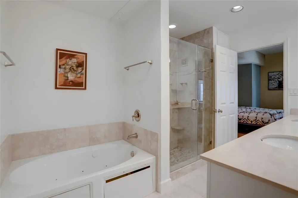 2520 Robinhood Street #1008 Houston, TX 77005