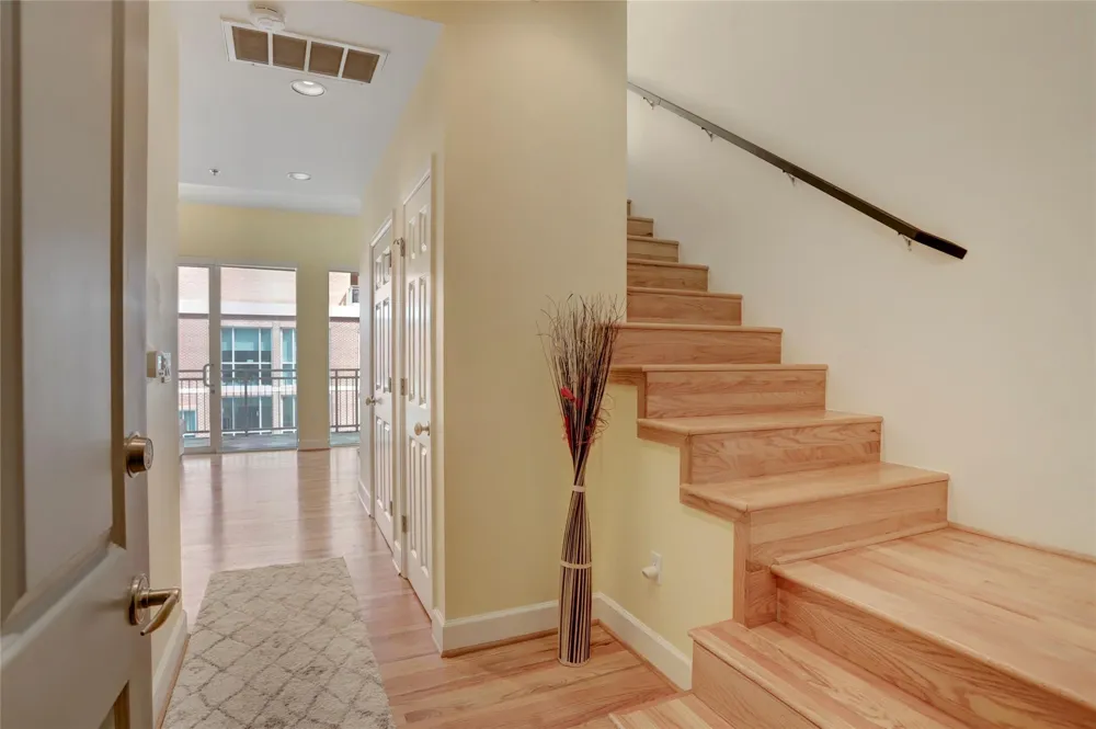 2520 Robinhood Street #1008 Houston, TX 77005