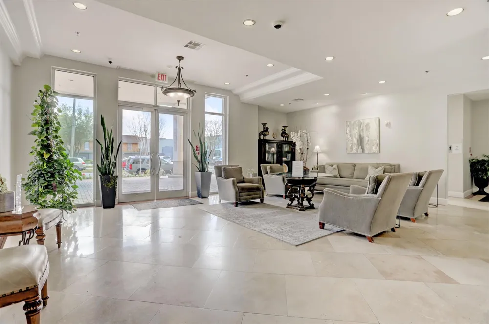 2520 Robinhood Street #1008 Houston, TX 77005