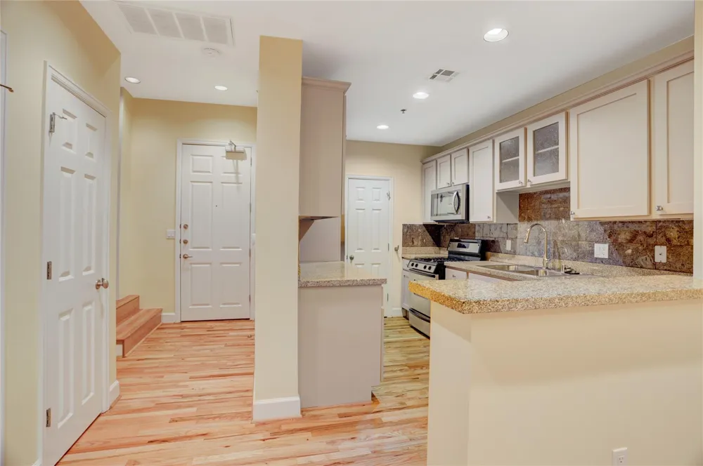 2520 Robinhood Street #1008 Houston, TX 77005
