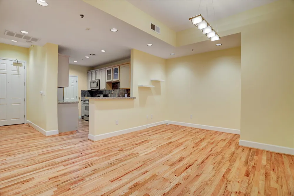 2520 Robinhood Street #1008 Houston, TX 77005