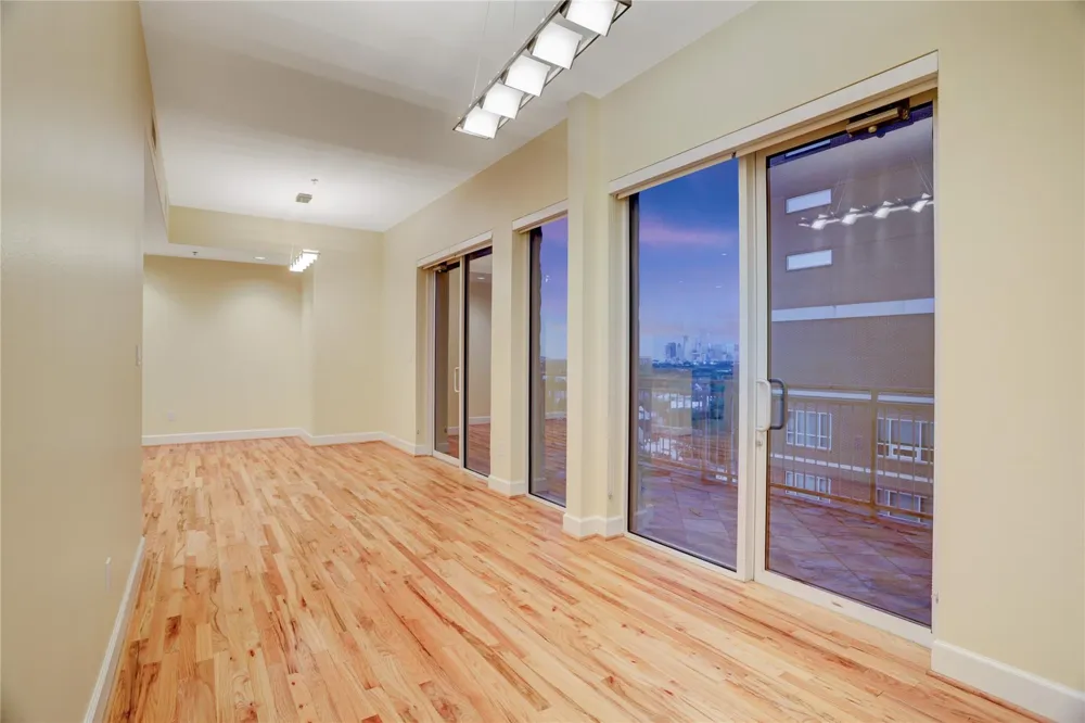 2520 Robinhood Street #1008 Houston, TX 77005