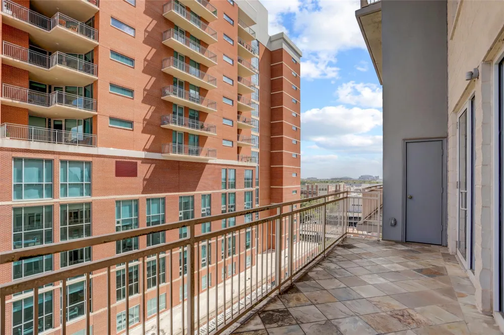 2520 Robinhood Street #1008 Houston, TX 77005
