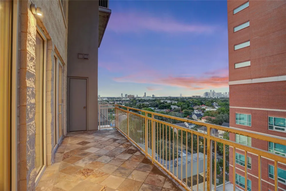 2520 Robinhood Street #1008 Houston, TX 77005