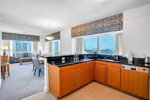 1435 Brickell Ave #3607