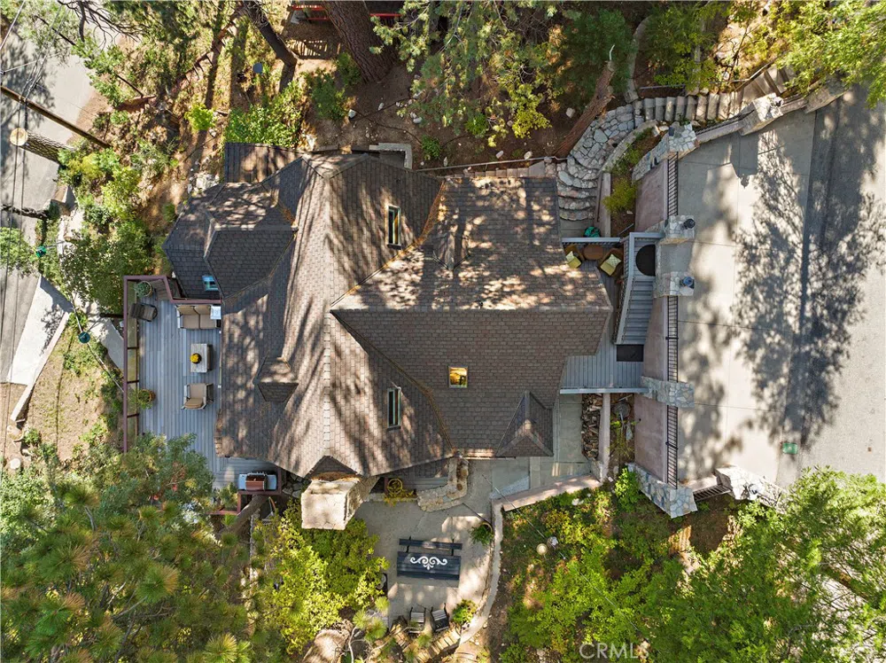 400 Cottage Grove Road Lake Arrowhead, CA 92352