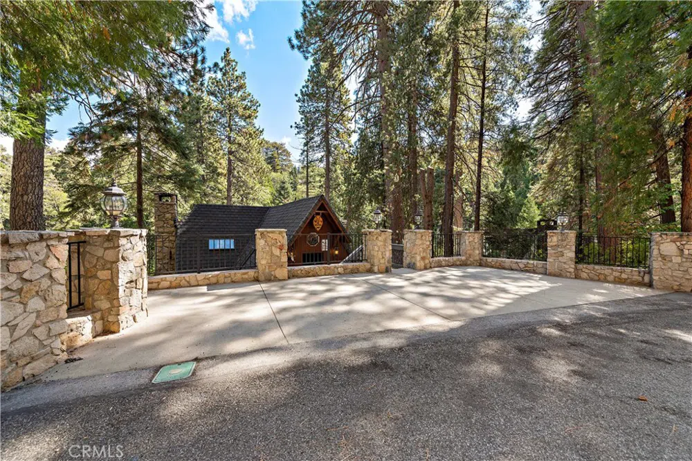 400 Cottage Grove Road Lake Arrowhead, CA 92352