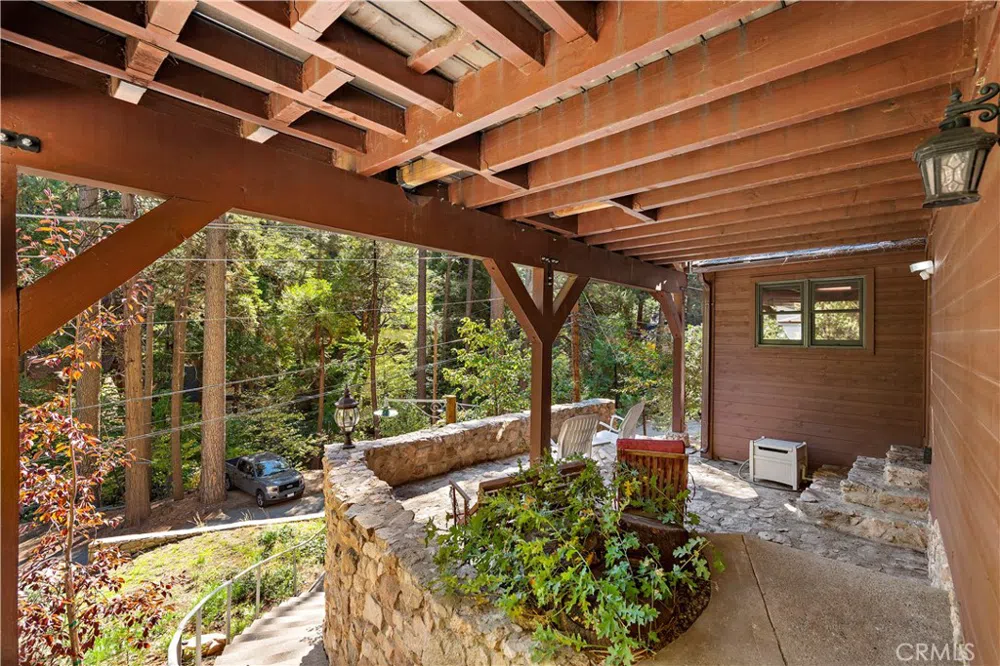 400 Cottage Grove Road Lake Arrowhead, CA 92352