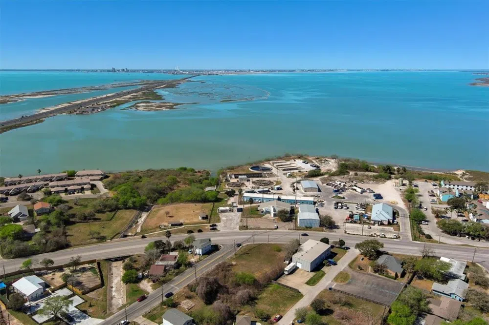 1011 W Broadway Avenue Portland, TX 78374
